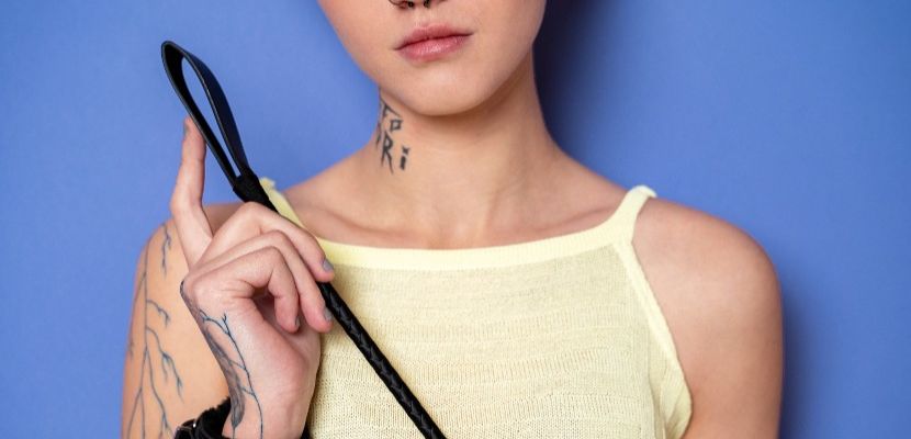 woman_holding_whip.jpg